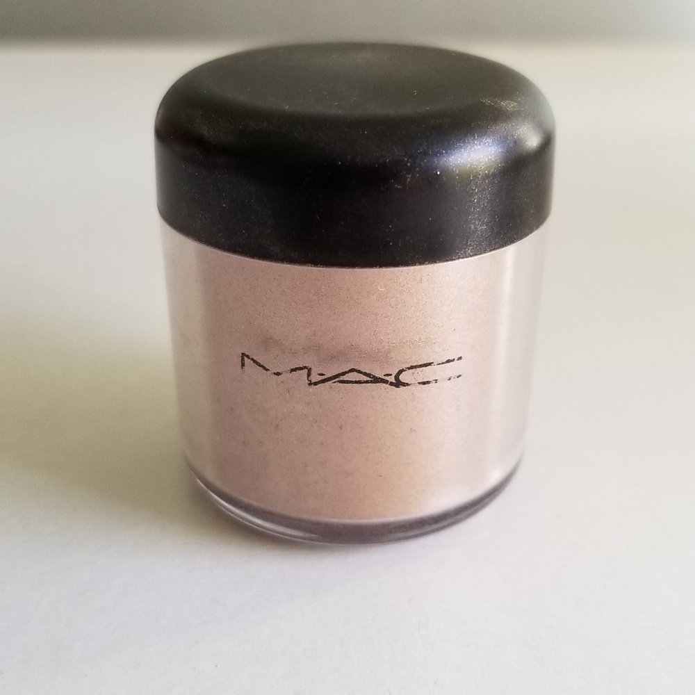 RARE DISCONTINUED M.A.C PIGMENT IN BLONDE'S GOLD